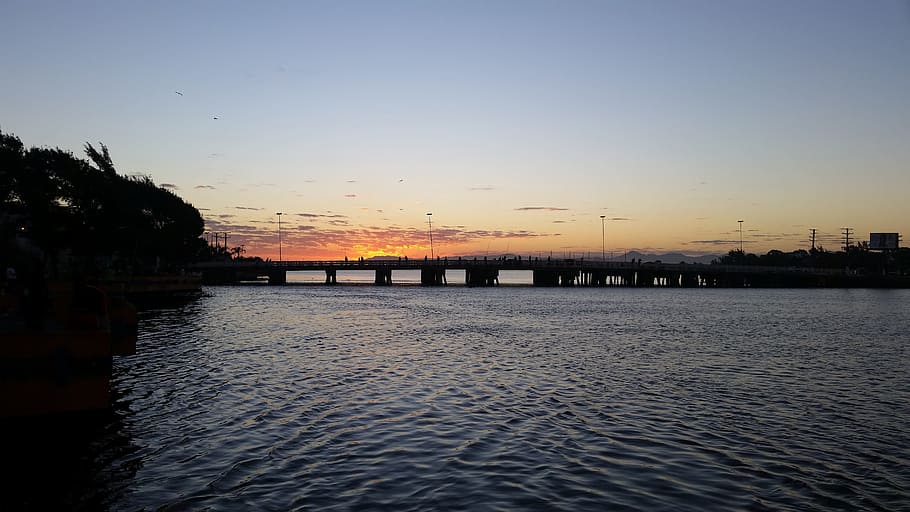 rio, pont, paisatge, cel, aigua, posta de sol, arquitectura, estructura construïda, connexió, naturalesa, escenics - natura, tranquil·litat, pont - estructura feta per l'home, escena tranquil·la, cap gent, silueta, davant del mar, bellesa a la natura, ondulat, riu, a l'aire lliure, cel romàntic, 5K