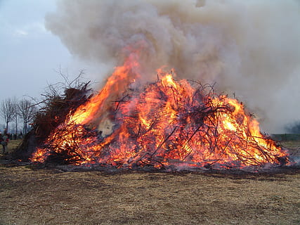easter fire, easter, fire, burning, fire - natural phenomenon, flame, heat - temperature, smoke - physical structure, land, nature, no people, field, non-urban scene, environmental issues, environment, motion, outdoors, warning sign, landscape, communication, orange color, environmental damage, bonfire, air pollution, power in nature, pollution, 2K, CC0, public domain, royalty free