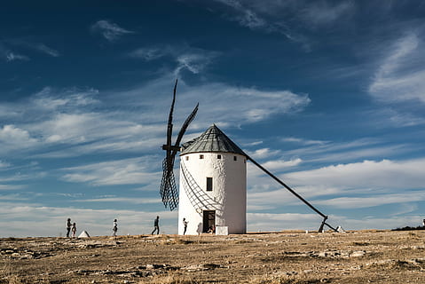 molí, vent, mòlta, turista, turisme, molí de vent, molins de vent, taca, paisatge, don Quixote, Castella la Manxa, ecològic, cel, energia renovable, energia, arquitectura, castella - la manxa, aerogeneradors, ecologia, posta de sol, camp, naturalesa, colors, bellesa, il·lustració, fons de pantalla, cervantes, gegants, emoció, persona, núvol - cel, terra, estructura construïda, medi ambient, aerogenerador, energia eòlica, dia, generació de combustible i energia, turbina, energia alternativa, molí de vent tradicional, exterior de l'edifici, conservació del medi ambient, llum solar, 5K, CC0, domini públic, lliure de regalies