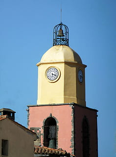 st tropez, campanar, torre, arquitectura, rellotge, Església, Torre del Rellotge, vell, exterior de l'edifici, estructura construïda, cel, temps, edifici, vista d’angle baix, blau, cel clar, naturalesa, cap gent, dia, lloc de culte, espiritualitat, religió, a l'aire lliure, Minuta, fletxa, 4K, CC0, domini públic, lliure de regalies