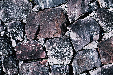 negre, rock, apilats, paret de roca, pedra, paret, patró, sentit de la història, paret de pedra, bloc, ishigaki, Japó, fons, marc complet, textura, cap gent, aspre, dia, primer pla, naturalesa, sòlid, a l'aire lliure, abundància, pedra - objecte, gris, gran grup d'objectes, vista d’angle alt, rock - object, duresa, Munt, 2K, CC0, domini públic, lliure de regalies