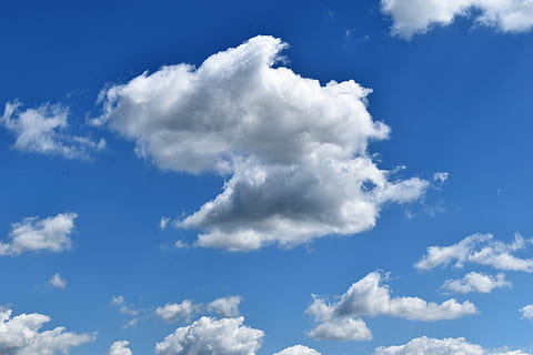 mākoņi, zils, balts, debesis, zilas debesis, mākonis - debesis, cloudscape, atmosfērā, fona, vējš, skaistums dabā, apmācies, skatuves - daba, vidi, balta krāsa, raksturs, dramatiskas debesis, pūkains, nav cilvēku, saules gaisma, idillisks, meteoroloģija, dinamiskas krāsas, ārā, klimats, tīrs, maigums, gaišs, wispy, 5K, CC0, publiskais domēns, bez atlīdzības