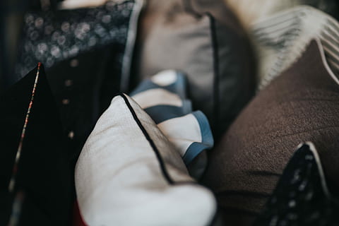 diverso, artículos, primeros planos, de cerca, hermoso, zapato, Moda, mujer, ropa, día, al aire libre, nadie, una persona, enfoque selectivo, hombres, ropa de caballero, bien vestido, camisa con botones, sección en medio, ropa casual, parte del cuerpo humano, pierna humana, traje, sección baja, estilos de vida, chaqueta, gente real, cuero, 5K, CC0, dominio público, libre de derechos