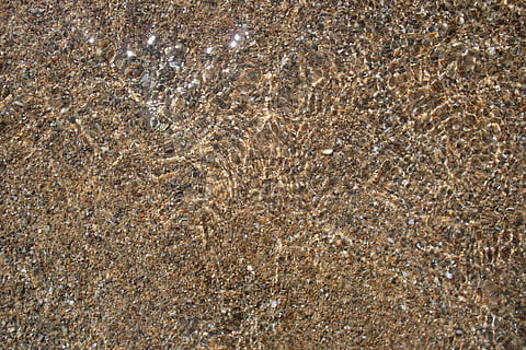 sfondo, sfondi, mare, trasparente, acqua, immagine di sfondo, natura, Sassi, spiaggia, la tranquillità, strutturato, astratto, Marrone, modello, fotogramma intero, nessuno, avvicinamento, solido, sabbia, marmo, all'aperto, roccia, giorno, terra, roccia - oggetto, ruvido, sfondi astratti, lusso, effetto strutturato, 2K, CC0, dominio pubblico, privo di copyright