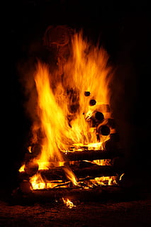 fogo, queimando, queimando, chamas, fronteira, fogo, ardente, chamas, fogo - fenômeno natural, calor - temperatura, chama, vermelho, lareira, natureza, brilhando, fechar-se, inferno, noite, fogueira, cor laranja, madeira, registro, movimento, lenha, ninguém, Sombrio, terra, meio Ambiente, acampamento, ao ar livre, 4K, CC0, domínio público, royalty free