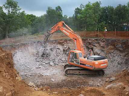 Digging, Hole, Construction, Foundation, digging a hole, engineering, workers, process, build, industry, work, excavator, construction site, construction machinery, machinery, earth mover, road construction, construction industry, bulldozer, transportation, mode of transportation, land vehicle, development, day, nature, orange color, mining, dirt, working, construction vehicle, quarry, industrial equipment, construction equipment, dust, 2K, CC0, public domain, royalty free