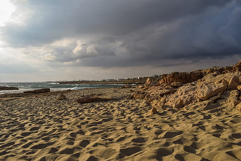 spiaggia, sabbia, cielo, nuvole, nuvoloso, tempestoso, natura, mare, paesaggio, autunno, ayia napa, Cipro, terra, nuvola - cielo, scenics - natura, bellezza nella natura, orizzonte, orizzonte sull'acqua, acqua, la tranquillità, nessuno, scena tranquilla, all'aperto, scena non urbana, idilliaco, 5K, CC0, dominio pubblico, privo di copyright