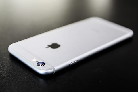 gümüş iphone 6, siyah, yüzey, gümüş, iphone 6, iphone, elma, düz, mesajlaşma, SMS, Metin, mesajlaşmak, kabarcıklar, akıllı, dubai, seyyar, beyaz, ekran, ikon, teknoloji, dizayn, iş, iletişim, modern, elektronik, kablosuz, dokunma, cep telefonu, dijital, bilgisayar, cihaz, Internet, ağ, insanlar, Görüntüle, telefon, akıllı telefon, sembol, hücresel, bağ, ekipman, genç, hücre, gadget, tablet, apple bilgisayarlar, kablosuz teknoloji, hareketlilik, insansız, kapatmak, dokunmatik ekran, küresel iletişim, elektrikli ekipman, içeriye, gün, taşınabilir bilgi cihazı, tek nesne, tablo, taşınabilirlik, stüdyo çekimi, natürmort, iki nesne, gri, siyah renk, ön plana odaklanmak, siyah arka plan, klavye, 4K, CC0, kamu malı, telif ücretsiz