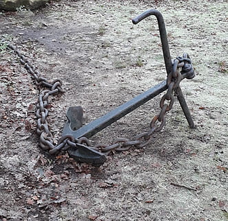 spaţiu, memorial, tine minte, război, istorie, comemora, Neumünster, Al doilea război mondial, favoare, metal, nici o persoana, zi, lanţ, vedere în unghi mare, în aer liber, natură, ruginit, teren, camp, putere, a închide, ancora - parte a navei, plantă, gard, Securitate, Siguranță, abandonat, copac, protecţie, 2K, CC0, domeniu public, fără drepturi de autor