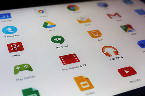 otočil, Černá, tabletový počítač, tableta, obrazovka, aplikací, android, technologie, počítač, digitální, tablet PC, chytrý, aplikace, Zobrazit, dotek, mobilní, pohybliví, detail, text, nikdo, sdělení, západní skript, selektivní zaměření, uvnitř, celý rám, vícebarevné, podepsat, číslo, bílá barva, výběr, Červené, papír, pozadí, vzdělání, zastoupení, 5K, CC0, veřejná doména, bez autorských práv