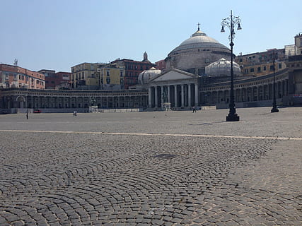 højhuse, plads, Napoli, lappe, Italien, rejse, sten, lanterne, middelhavet, varm, syd, arkitektur, berømte sted, historie, bybilledet, gade, bygning udvendig, bygget struktur, by, religion, bygning, rejsemål, tro, fortiden, sted for tilbedelse, dome, brosten, himmel, spiritualitet, turisme, skyfri himmel, udendørs, arkitektoniske kolonne, søjlegang, 2K, CC0, offentligt domæne, royaltyfrie