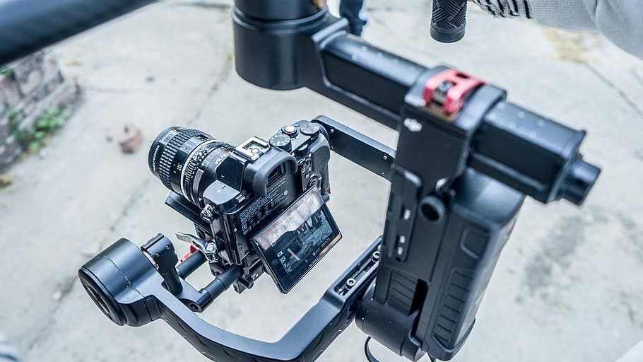 negre, càmera dslr, titular, estabilitzador, equip de càmera, càmera, càmera de vídeo, càmera estable, lent, pel·lícula, producció de vídeo, primer pla, equip de vídeo, equip de càmeres, sony, rodatge, objecte, tecnologia, càmera - equip fotogràfic, temes de fotografia, equip fotogràfic, càmera digital, lent - ull, equipament, industria del cinema, lent - instrument òptic, càmera de vídeo domèstica, cultura i entreteniment artístic, indústria, cap gent, estudi, comunicació, activitat, educació, vídeo, 5K