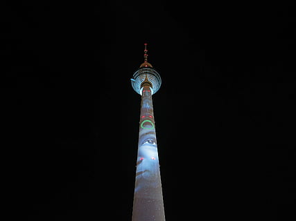 teletower di Berlino, bianca, grigio, Torre, guidato, luci, colonna, riflessione, notte, sfondo nero, nessuno, architettura, copia spazio, natura, avvicinamento, esterno dell'edificio, girato in studio, struttura costruita, viaggio, orologio, singolo oggetto, destinazioni di viaggio, all'aperto, ritagliare, città, aggressione, guglia, 2K, CC0, dominio pubblico, privo di copyright