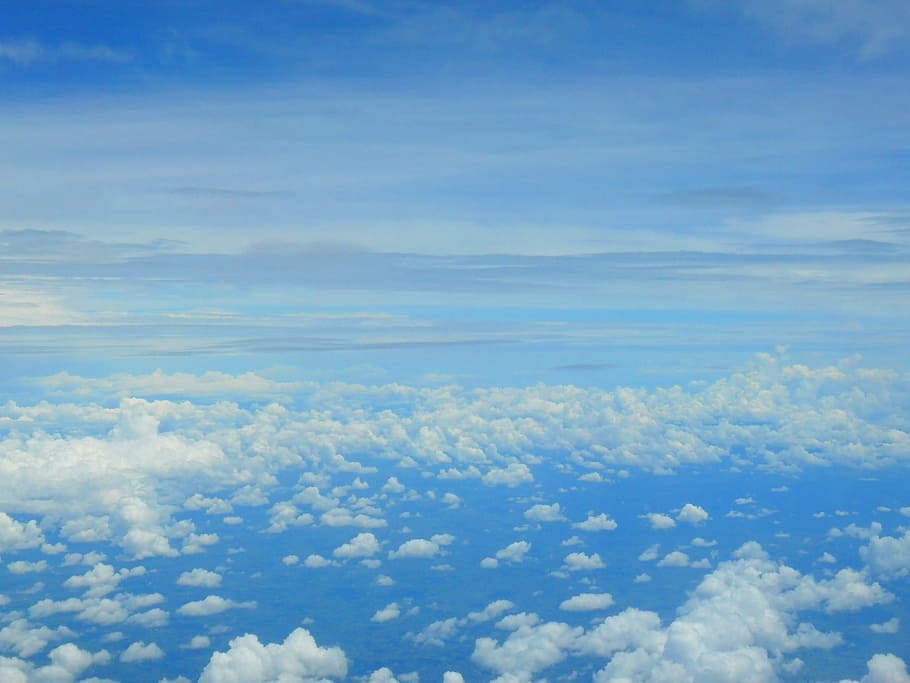 hvid, blå, himmel, dagtimerne, skyer, Himmelblå, fly, udsigt, miljø, cloudscape, plads, fluffy, himlen, meteorologi, atmosfære, solrig, overskyet, kulisse, udendørs, azurblå, blå himmel, uklarhed, idyllisk, dom, natur, skønhed i naturen, scenics, ro, sky - himmel, scenics - natur, baggrunde, luftfoto, ingen mennesker, højt op, hvid farve, over, vind, lyse, tekstureret effekt, blødhed, 720P