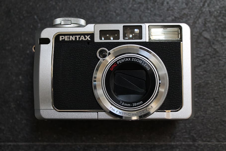 càmera, pentax, lent, digital, fotografia, retro, vell, tecnologia, càmera - equip fotogràfic, temes de fotografia, sol objecte, estil retro, equip fotogràfic, lent - instrument òptic, a l'interior, primer pla, cap gent, tir de l'estudi, antiguitat, color plata, color negre, fons negre, senzillesa, fotografiar, analògic, càmera digital, crom, càmera slr, 1080P