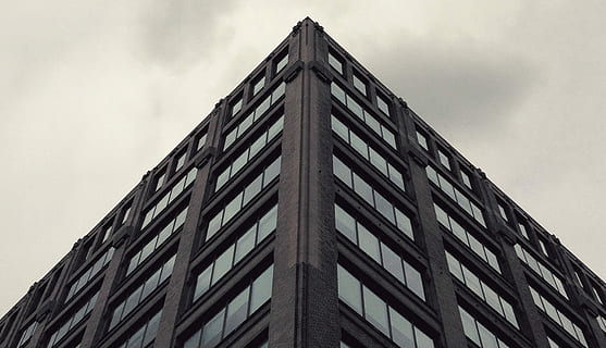 niedrig, Winkel Fotografie, hoch, Gebäude erheben, kleiner Winkel, Fotografie, Hochhaus, die Architektur, gebaute Struktur, Gebäudehülle, Wolkenkratzer, Bürogebäude, städtische Szene, Fenster, modern, Glas - Material, Architektur und Gebäude, Stadt, Geschäft, Himmel, Innenstadt, Flachwinkelansicht, keine Leute, Gebäude, wolke - himmel, Natur, Bürogebäude außen, Tag, Büro, draußen, große Höhe, Reflexion, Wohngegend, Muster, Wohnung, 4K, CC0, gemeinfrei, lizenzfrei