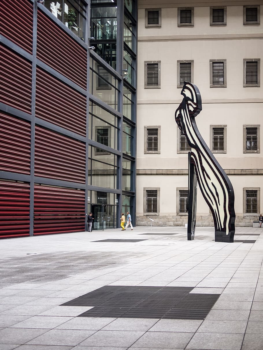 muzeum, budova, geometrie, královna sofia, Madrid, architektura, moderní, město, perspektivní, městský, cestovní ruch, struktura, Evropa, kultura, měst, exteriér budovy, stavba, umění a řemesla, ulice, sochařství, den, zastoupení, okno, lidské zastoupení, slunečního světla, tvořivost, venku, skutečných lidí, pěšina, lidé, socha, mužská podobnost, 4K