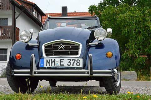 Ente, alt, Auto, Oldtimer, Citroen, Vorderseite, Blau, Fahrt, dom, Reise, Urlaub, Allgäu, Scheinwerfer, Park, Aussicht, retro, Stil, Sonne, wunderschönen, gemütlich, Abenteuer, Transportmittel, Transport, Landfahrzeug, Gebäudehülle, Kraftfahrzeug, die Architektur, Retro-Stil, Tag, gebaute Struktur, Pflanze, keine Leute, stationär, Stadt, Baum, Natur, Straße, Rad, 4K, CC0, gemeinfrei, lizenzfrei