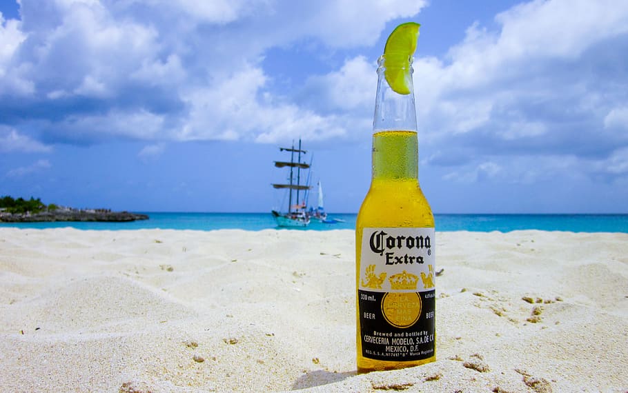 corona, další, láhev, bílý, písek, modrý, pláž, během dne, corona extra, modrá pláž, pivo, napít se, nápoj, Studený, průhledný, občerstvení, chladný, prázdniny, dovolená, vysoký, loď, moře, voda, nebe, přistát, mrak - nebe, Příroda, horizont, den, sdělení, horizont nad vodou, nikdo, kontejner, venku, krása v přírodě, bezpečnost, 2K