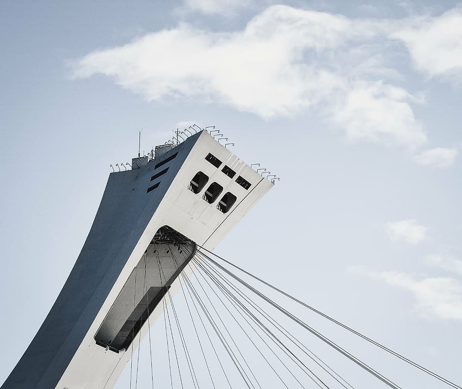 Torre Blanca, blanco, torre, cables, edificio, arquitectura, diseño, cable, polo, ligero, bulbo, estadio, cielo, nubes, nube - cielo, vista de ángulo bajo, día, nadie, al aire libre, estructura construida, naturaleza, transporte, el color blanco, modo de transporte, conexión, enviar, puente, puente - estructura hecha por el hombre, barco náutico, exterior del edificio, viaje, metal, 4K