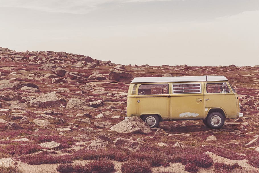 Marrone, bianca, volkswagen t 2, t2, roccioso, strada, volkswagen t2, strada rocciosa, natura, oggetti, pigro, autobus, viaggio, avventura, montagne, volkswagen, vw, veicolo, retrò, classico, Vintage ▾, in stile retrò, vecchio stile, auto, mezzi di trasporto, vecchio, all'aperto, veicolo terrestre, obsoleto, deserto, modalità di trasporto, destinazioni di viaggio, nessuno, giorno, cielo, modo di trasporto, paesaggio, terra, veicolo a motore, ambiente, stazionario, roccia, montagna, roccia - oggetto, cielo sereno, copia spazio, clima arido, 5K