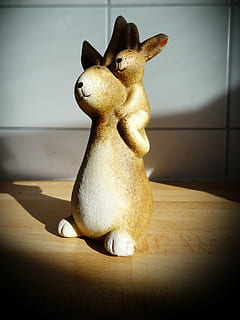 Påske hare, påske, indre barn, hare, repræsentation, dyr repræsentation, indendørs, Kunst og håndværk, ingen mennesker, pattedyr, dyr, figur, bord, gulve, dyre temaer, skulptur, legetøj, kreativitet, enkelt objekt, stilleben, håndværk, vignet, hjem interiør, træ - materiale, 4K, CC0, offentligt domæne, royaltyfrie