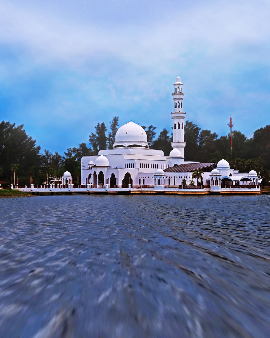 mesquita, flotar, edifici, islam, musulmana, flotant, asia, cel, religió, arquitectura, Malàisia, religiós, referència, cúpula, islàmic, aigua, masjid, Sant, viatjar, reflexió, prega, ciutat, a l'est, adoració, blau, turista, atracció, famós, cultura, kuala, paisatge, destinacions de viatge, núvol - cel, exterior de l'edifici, estructura construïda, espiritualitat, lloc de culte, davant del mar, creença, naturalesa, dia, cap gent, a l'aire lliure, nivell superficial, 4K