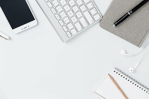 putih, smartphone, di samping, nirkabel, keyboard, hitam, pena, Abu-abu, komputer, ponsel, teknologi, tampilan sudut tinggi, laptop, teknologi nirkabel, menyalin ruang, pensil, penggaris, notebook spiral, koneksi, papan ketik komputer, persediaan kantor, dalam ruangan, komunikasi, buku catatan, masih hidup, tidak ada orang, kantor, meja, alat tulis, bisnis, sekelompok kecil benda, 5K, CC0, domain publik, bebas royalti
