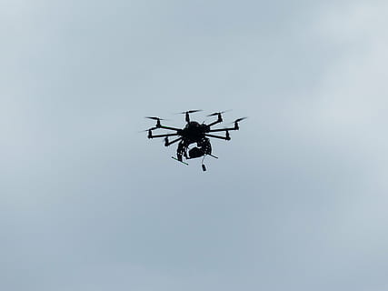 nero, fuco, volante, giorno, hexacopter, elicottero, modello, telecamera, volare, cielo, quadricoptero, quadrotor, piattaforma galleggiante, aereo, rotori, elica, macchina volante, galleggiabilità, aereo del rotore, guidare a vtol flugzeuge, lancio verticale, terreno verticale, nuovo venuto, giroscopi, modello di elicottero, fotografia aerea, videografia aerea, fotografie aeree, giocattoli, elettronico, quadcopter, veicolo aereo, mezzi di trasporto, Inquadratura dal basso, mezz'aria, modo di trasporto, nessuno, cielo sereno, natura, copia spazio, blu, movimento, macchina fotografica - attrezzatura fotografica, temi fotografici, all'aperto, in movimento, governo, 4K, CC0, dominio pubblico, privo di copyright