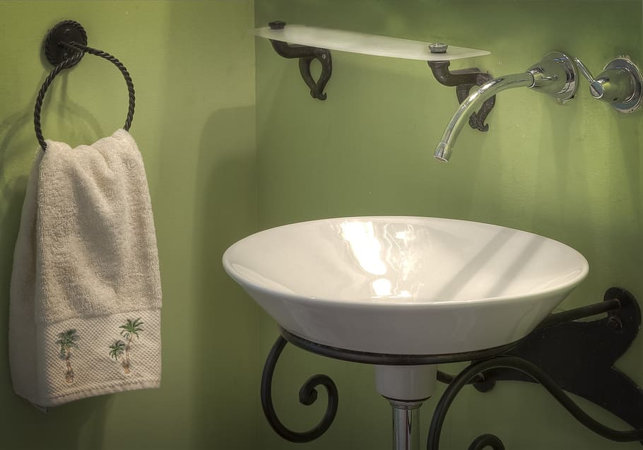 rodó, blanc, ceràmica, pica, tovallola, bany, contemporani, elegància, estil de vida, aixeta, bany domèstic, higiene, a l'interior, habitació domèstica, interior de casa, cap gent, casa, color verd, metall, centrar-se en primer pla, primer pla, equipament per a la llar, naturalesa, planta, lavabo de bany, rentar el bol, luxe, 1080P
