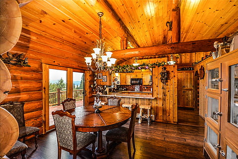 ovale, Marrone, di legno, tavolo da pranzo, sedie, impostato, rustico, cucina, logs, ceppo, Casa, rurale, interno, architettura, cabina, legna, sedia, legno - materiale, in casa, lusso, mobilia, interno vetrina casa, moda, bar - stabilimento di bevande, interno di casa, tavolo, struttura costruita, ricchezza, cibo e bevande, posto a sedere, nessuno, costruzione, pavimentazione, moderno, stanza domestica, soffitto, pannelli di legno, 1080P, CC0, dominio pubblico, privo di copyright