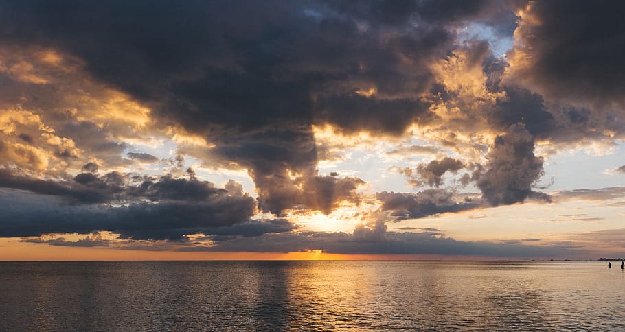 hav, daggry, landskab, natur, strand, skyer, aften, ocean, udendørs, refleksioner, marinemaleri, kysten, silhuet, himmel, sol, solnedgang, vand, sky - himmel, dramatisk himmel, skønhed i naturen, storm, scenics - natur, horisont over vand, horisont, afspejling, miljø, ro, cloudscape, rolig scene, storm sky, ingen mennesker, ildevarslende, 8K