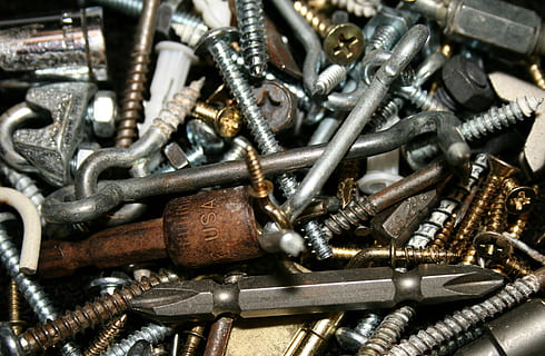vite, Noce, bullone, autista, strumento, metallo, acciaio, lavoro, industriale, costruzione, riparazione, industria, attrezzatura, ferro, laboratorio, hardware, impostato, filo, chiave inglese, fissare, fissaggio, filettato, ingegneria, Ingranaggio, ruggine, collezione, piccolo, inossidabile, cromo, metallico, bianca, brillante, argento, connessione, avvicinamento, strumento di lavoro, industria di costruzioni, gruppo di oggetti, macro, ferro - metallo, dado - chiusura, sfondi, mezzi di trasporto, grande gruppo di oggetti, nessuno, giorno, natura morta, in casa, abbondanza, fotogramma intero, mucchio, messa a fuoco selettiva, vista dall'alto, arrugginito, scelta, concentrarsi sulle conoscenze acquisite, variazione, chiodo, color argento, 2K, CC0, dominio pubblico, privo di copyright