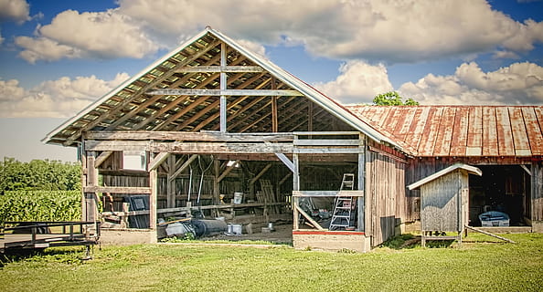 lade, rustik, staldene, ohio, digital kunst, landdistrikterne, naturskøn, Land, landskabet, landskab, skur, skure, gård, gårde, landbrug, landbrugs, stuehus, Champaign, region, americana, Foto, fotografi, struktur, strukturer, sturgell, william sturgell, bill sturgell, historisk, hjem indretning, bygninger, skyer, himmel, træ, træer, overskyet, ukrudt, champaign county, Urbana, arkitektur, bygget struktur, sky - himmel, græs, bygning udvendig, bygning, natur, ingen mennesker, dag, plante, træ - materiale, hus, udendørs, boligområde, trekant form, facade, rejsemål, gammel, 4K, CC0, offentligt domæne, royaltyfrie