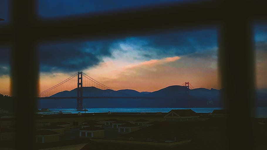 landskabsvisning billede, kabelbro, mørk, himmel, person, tager, Foto, gylden, bro, solnedgang, solopgang, Sky, landskab, vand, sky - himmel, hav, ingen mennesker, scenics - natur, bjerg, arkitektur, natur, skønhed i naturen, bygget struktur, bro - menneskeskabt struktur, ro, silhuet, transportmidler, udendørs, rolig scene, Bugt, 4K