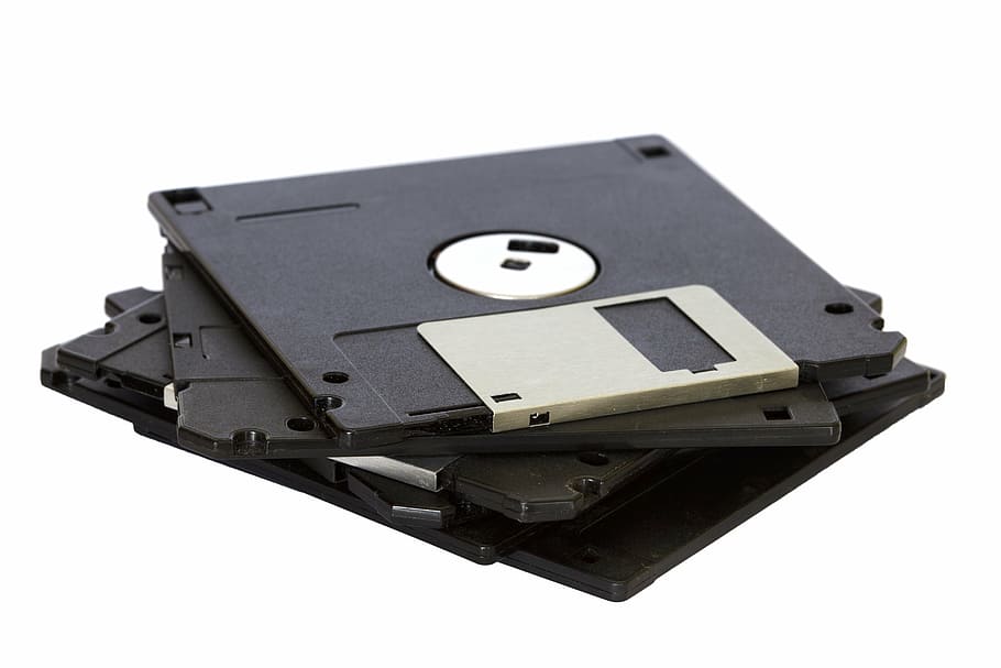 quadrat negre i gris, sense fils, electrònica, dispositius, negre, negocis, ordinador, informàtica, dades, disc, disquet, conduir, aïllat, magnètic, mitjans de comunicació, megabyte, memòria, obsoleta, oficina, vell, emmagatzematge, tecnologia, blanc, equipament, imant, tallar, fons blanc, tir de l'estudi, color negre, natura morta, a l'interior, sol objecte, comunicació, portabilitat, cap gent, tecnologia sense fils, seguretat, equips informàtics, temes de fotografia, primer pla, mitjà d'informació, 5K