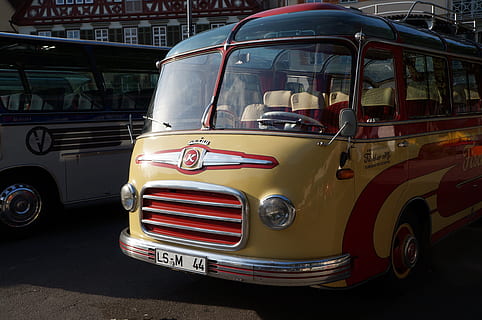setra s6, autobus, trener, oldtimer, z przodu, historycznie, środek transportu, transport, pojazd lądowy, Miasto, samochód, w stylu retro, nieruchomy, pojazd silnikowy, architektura, staromodny samochód, żadnych ludzi, dzień, ulica, na zewnątrz budynku, transport publiczny, podróżować, zbudowana struktura, na dworze, Taxi, 4K, CC0, domena publiczna, darmowe zdjęcia