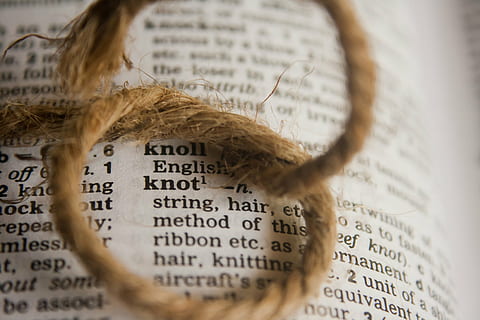 uzel, slovník, slovo, definice, text, stránka, rezervovat, informace, západní skript, uvnitř, sdělení, selektivní zaměření, emoce, náboženství, detail, duchovno, nikdo, víra, papír, vydání, šperky, prsten, finance, pozitivní emoce, milovat, 2K, CC0, veřejná doména, bez autorských práv