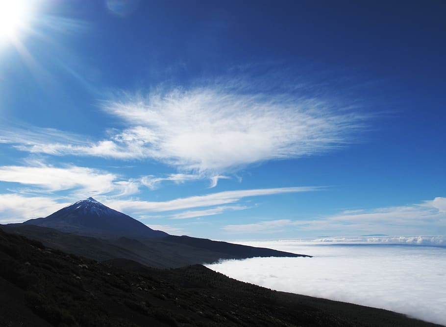 braun, Beton, Berg, Blau, Weiß, Himmel, tagsüber, Wolken, Tageslicht, Natur, szenisch, Wolkenmeer, Silhouette, sonnig, Szenen - Natur, Schönheit in der Natur, ruhige Szene, wolke - himmel, Ruhe, Wasser, Schnee, keine Leute, Landschaft, Nicht-städtische Szene, Tag, idyllisch, kalte Temperatur, schneebedeckter Berg, Vulkan, Gipfel, draußen, 4K
