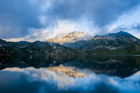 fotografie panoramică, Munte, noros, cer, zăpadă, plafonat, corp, apă, albastru, alb, munte de zapada, corp de apa, peisaj, reflecţie, nor, lac, natură, scenics, de munte, în aer liber, nor - cer, frumusețe în natură, alpine europene, varf de munte, nici o persoana, o scenă liniștită, vară, imagine color, scenice - natura, liniște, malul mării, idilic, scenă non-urbană, un munte acoperit de zăpadă, reflexie lac, 5K, CC0, domeniu public, fără drepturi de autor