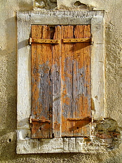 Fenster, Fensterläden, alt, Fensterrahmen, Hausfenster, gebrochen, Haus, Rahmen, die Architektur, hölzern, Gebäude, Holz, Außen, rustikal, altes Haus, draussen, Europa, architektonisch, braun, Reise, Tourismus, europäisch, Frankreich, gebaute Struktur, Gebäudehülle, geschlossen, keine Leute, Tür, Wandbau - Funktion, Eingang, Sicherheit, Tag, Schutz, Holz - Material, verwittert, Geschichte, draußen, Verschlechterung, 1080P, CC0, gemeinfrei, lizenzfrei