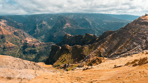 åser på dagtid, antenne, se fotografering, fjellene, fjell, landskap, stein, Sky, kant, miljø, naturskjønnhet - natur, fjellkjede, rock-objekt, reisemål, himmel, land, natur, fast, skjønnhet i naturen, sky - himmel, reise, bergformasjon, ikke-urbane scene, ingen folk, dag, utendørs, fjelltopp, halvtørre, tørt klima, erodert, furutre, 5K, CC0, offentlig domene, opphavsrett gratis
