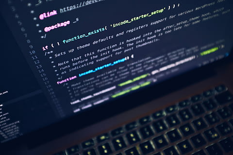 tourné, gris, ordinateur portable, ordinateur, moniteur, montrant, codes de programmation, wordpress, html, l'extrémité avant, dev, éditeur de texte, codage, php, une fonction, code, scénario, portable, écran, La technologie, Les données, équipement informatique, moniteur d'ordinateur, affaires, affaire d'entreprise, la communication, nombre, la finance, lien, Technologie sans fil, chiffres financiers, réseau informatique, l'Internet, fermer, commerce, personne, mise au point sélective, Langage informatique, cyberespace, communications globales, code binaire, interface utilisateur graphique, équipement électrique, finance mondiale, 5K, CC0, domaine public, libre de droits