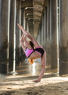 bailarina flexible, mujer, extensión, pierna, gris, hormigón, puente, tiempo de día, atleta, atlético, flexible, bailarín, playa, longitud total, una persona, haciendo ejercicio, equilibrar, estilos de vida, deporte, gente real, flexibilidad, estilo de vida saludable, actividad de ocio, adulto joven, practicando, bailando, bienestar, brazo humano, vitalidad, mujer joven, al aire libre, habilidad, brazos levantados, 5K, CC0, dominio público, libre de derechos