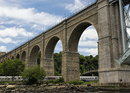 bridge, river, train, foilage, city, new york, nyc, architecture, landmark, travel, cityscape, skyline, urban, cars, arch, built structure, cloud - sky, sky, plant, day, history, the past, nature, low angle view, tree, travel destinations, building exterior, connection, no people, ancient, tourism, architectural column, bridge - man made structure, outdoors, arch bridge, ancient civilization, arched, ruined, 2K, CC0, public domain, royalty free