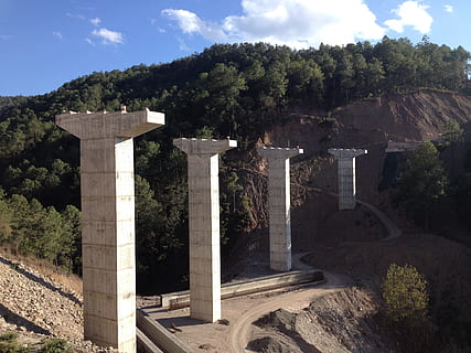 inginer, constructor, lucrări, copac, arhitectură, coloană arhitecturală, construită, plantă, istorie, trecutul, natură, cer, vechi, călătorie, zi, vechea ruină, destinații de călătorie, nici o persoana, turism, civilizatie antica, lumina soarelui, lăcaș de cult, nor - cer, în aer liber, arheologie, ruinat, 2K, CC0, domeniu public, fără drepturi de autor