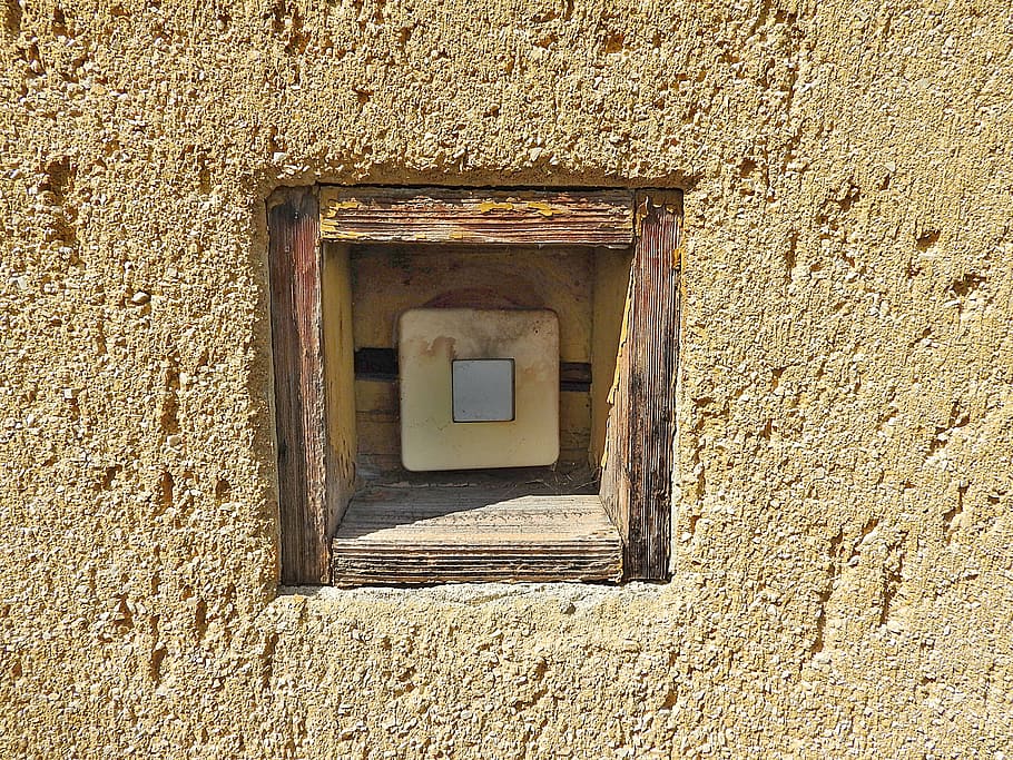 Lichtschalter, nostalgisch, Fassade, Schalter, die Architektur, gebaute Struktur, Wandbau - Funktion, Fenster, Rahmen, Gebäudehülle, keine Leute, Tag, Gebäude, alt, Wand, draußen, texturiert, Holz - Material, Nahansicht, Loch, Natur, quadratische Form, Haus, Geometrische Figur, klein, 4K