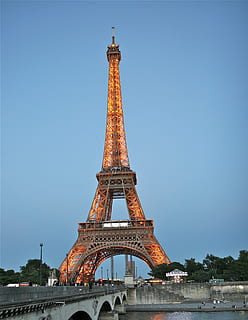 Torre Eiffel, París, Torre Eiffel, eiffel, tower, paris, eiffel, torre, França, parís, França, lloc famós, arquitectura, destinacions de viatge, europa, monument, escena urbana, turisme, ciutat, viatjar, cultura francesa, paisatge urbà, cel, ciutats capital, estructura construïda, referent internacional, a l'aire lliure, punts de referència, llocs de viatges, turista, alta - alta, història, el passat, metall, naturalesa, cel clar, dia, exterior de l'edifici, arc, cap gent, ferro - metall, 2K, CC0, domini públic, lliure de regalies