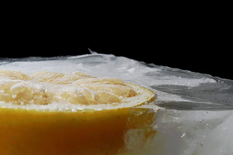 lód, cytrynowy, eiszitrone, kostki lodu, lato, owoce cytrusowe, Limonka, Lemoniada, jedzenie i picie, drink, odświeżenie, jedzenie, zbliżenie, wewnątrz, studio strzał, świeżość, czarne tło, żadnych ludzi, selektywne skupienie, martwa natura, pienisty napój, kopia przestrzeń, szklanka, owoc, wyposażenie domu, piwo - alkohol, owoc cytrusowy, alkohol, szkło, francuskie jedzenie, przekąska, 5K, CC0, domena publiczna, darmowe zdjęcia