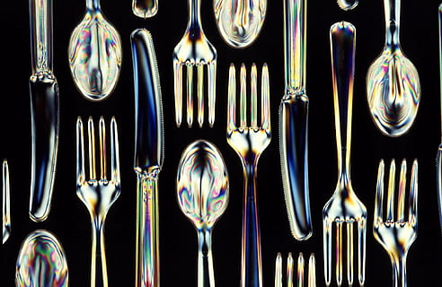 grigio, Marrone, posate, impostato, vasellame, forchetta, coltello, cucchiaio, cucchiaino, mangiare, copertura del tavolo, falso colore, argenteria, ristorante, utensile da cucina, attrezzature domestiche, grande gruppo di oggetti, girato in studio, sfondo nero, nessuno, in casa, coltello da tavola, metallo, brillante, variazione, avvicinamento, cibo e bevande, acciaio, acciaio inossidabile, color argento, bicchiere, lega, ornato, 2K, CC0, dominio pubblico, privo di copyright